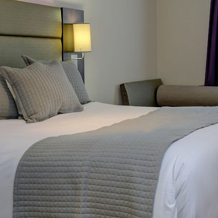 Premier Inn Huddersfield West Extérieur photo