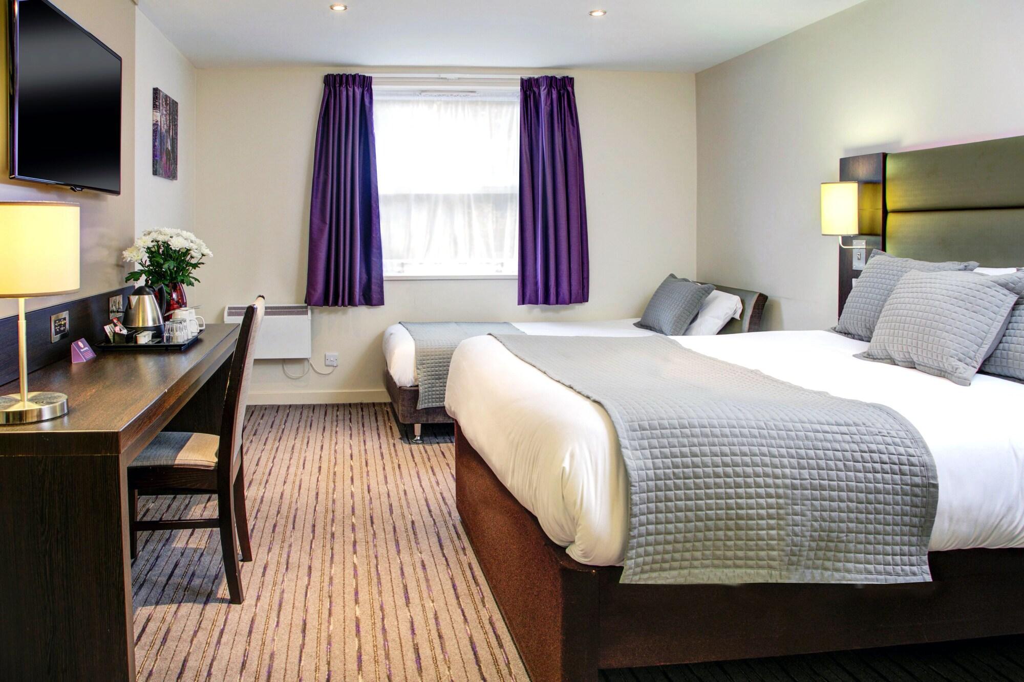 Premier Inn Huddersfield West Extérieur photo