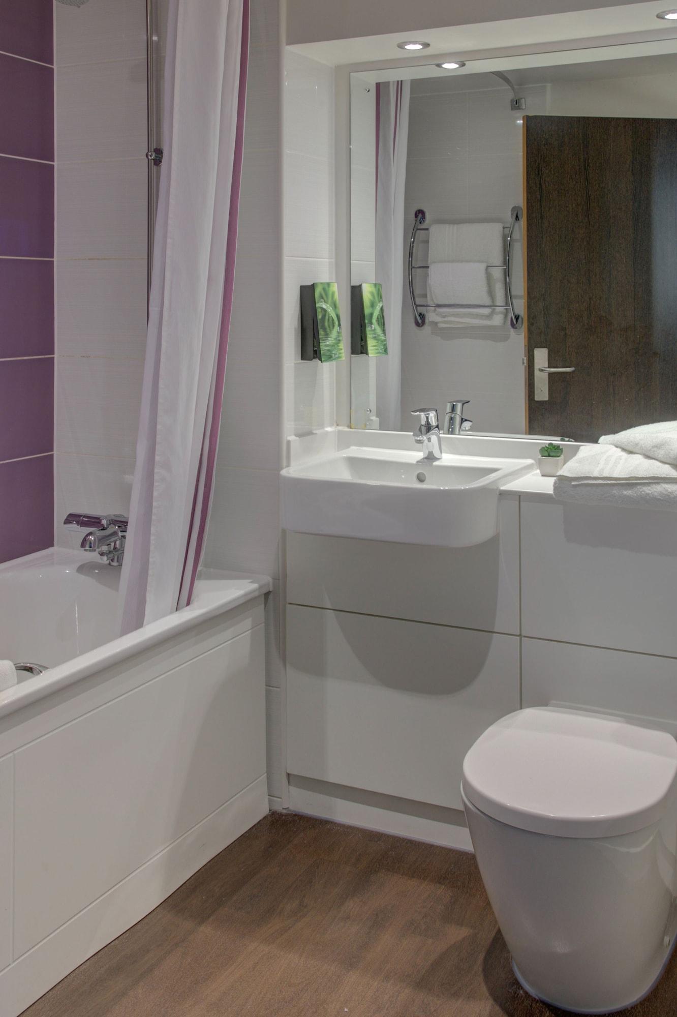 Premier Inn Huddersfield West Extérieur photo