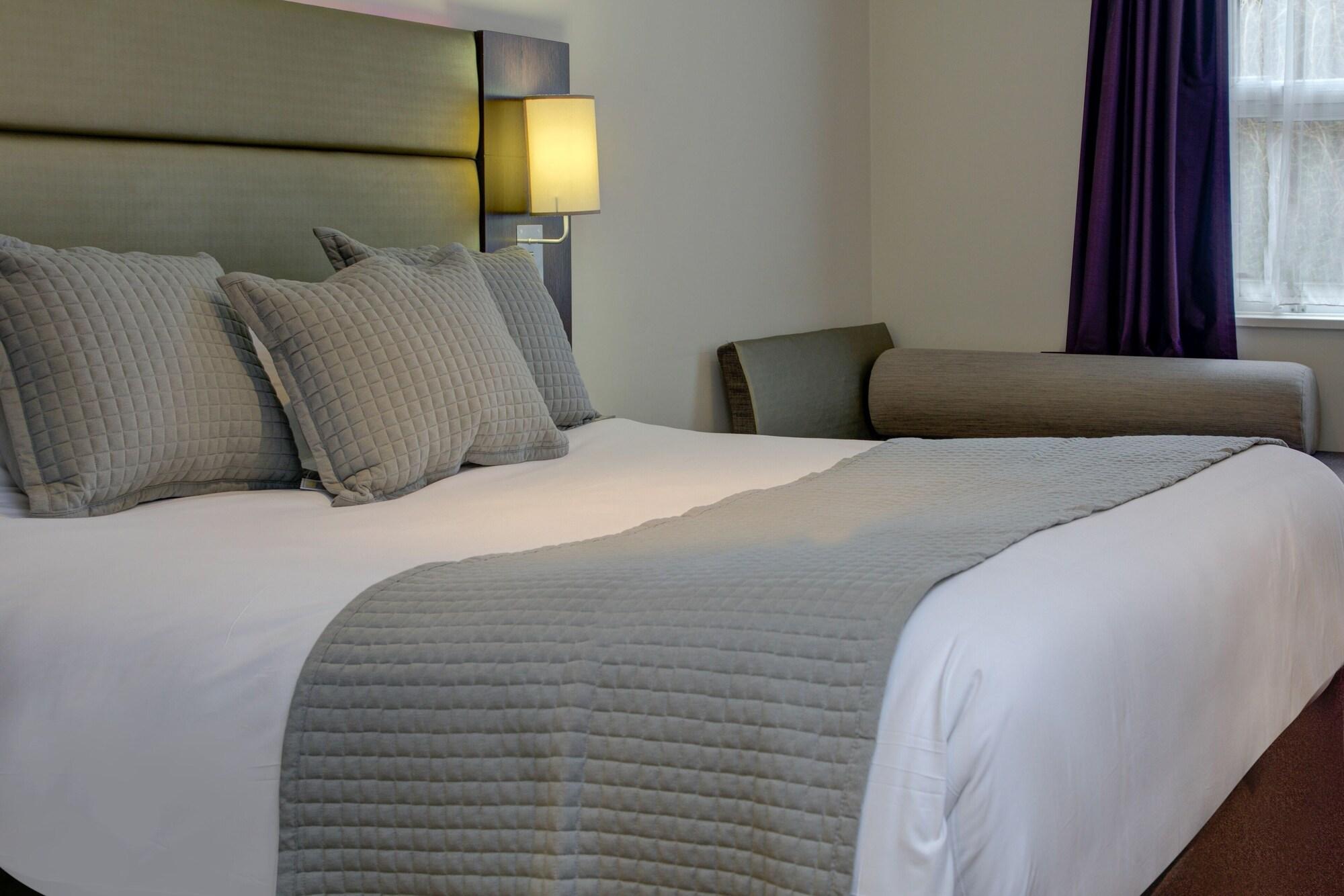 Premier Inn Huddersfield West Extérieur photo