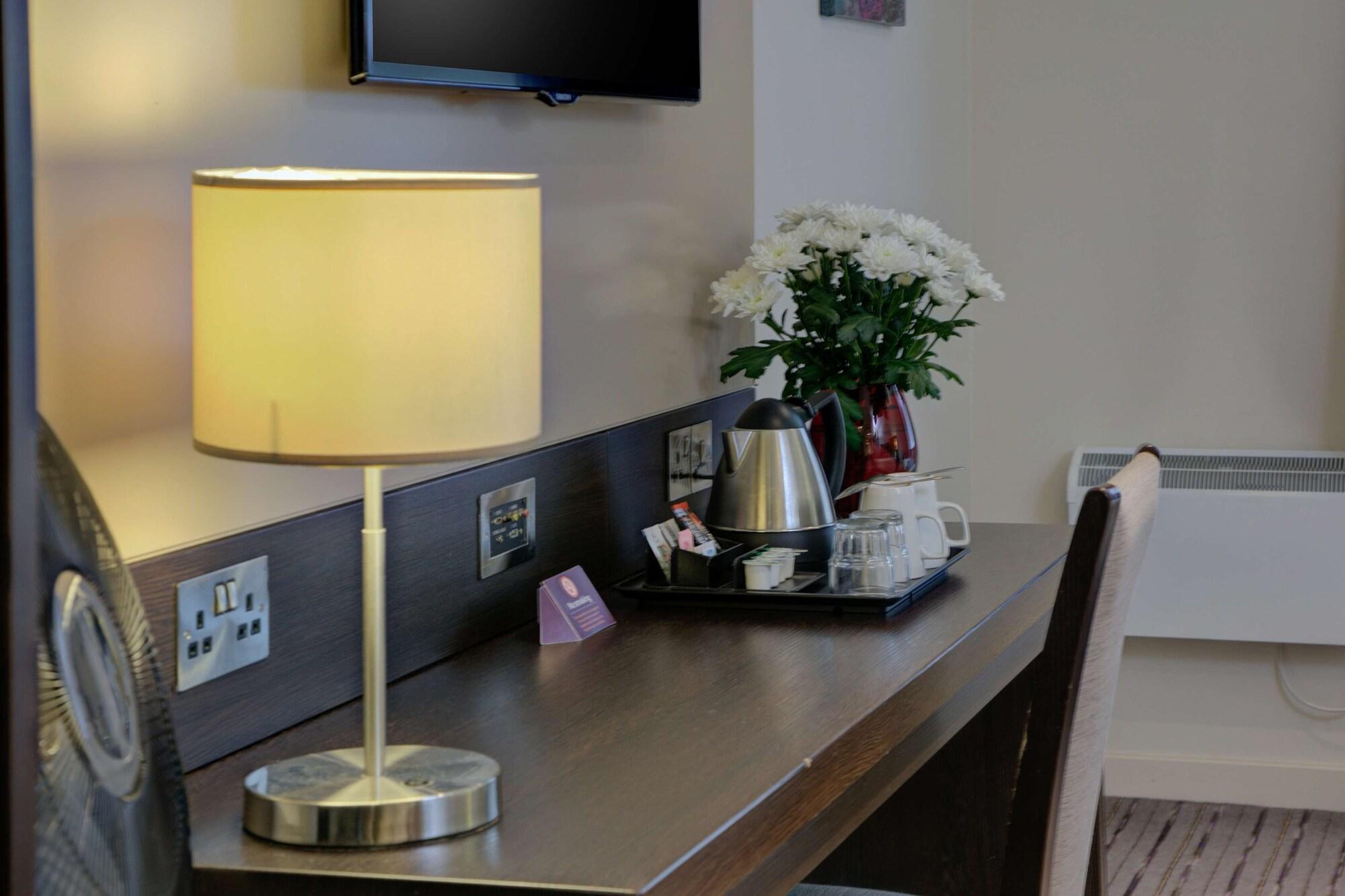 Premier Inn Huddersfield West Extérieur photo