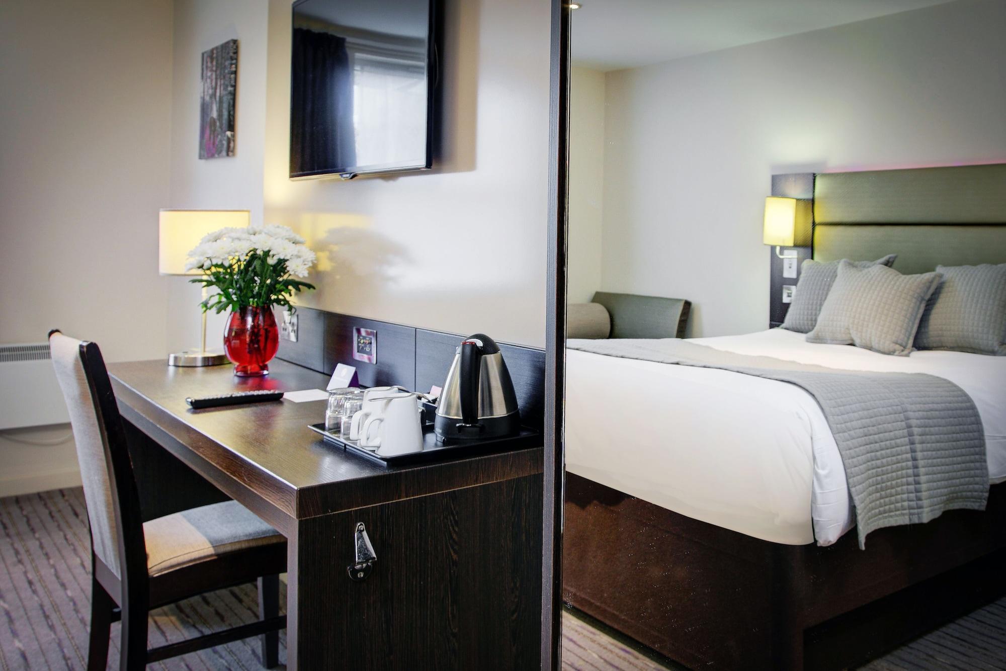 Premier Inn Huddersfield West Extérieur photo