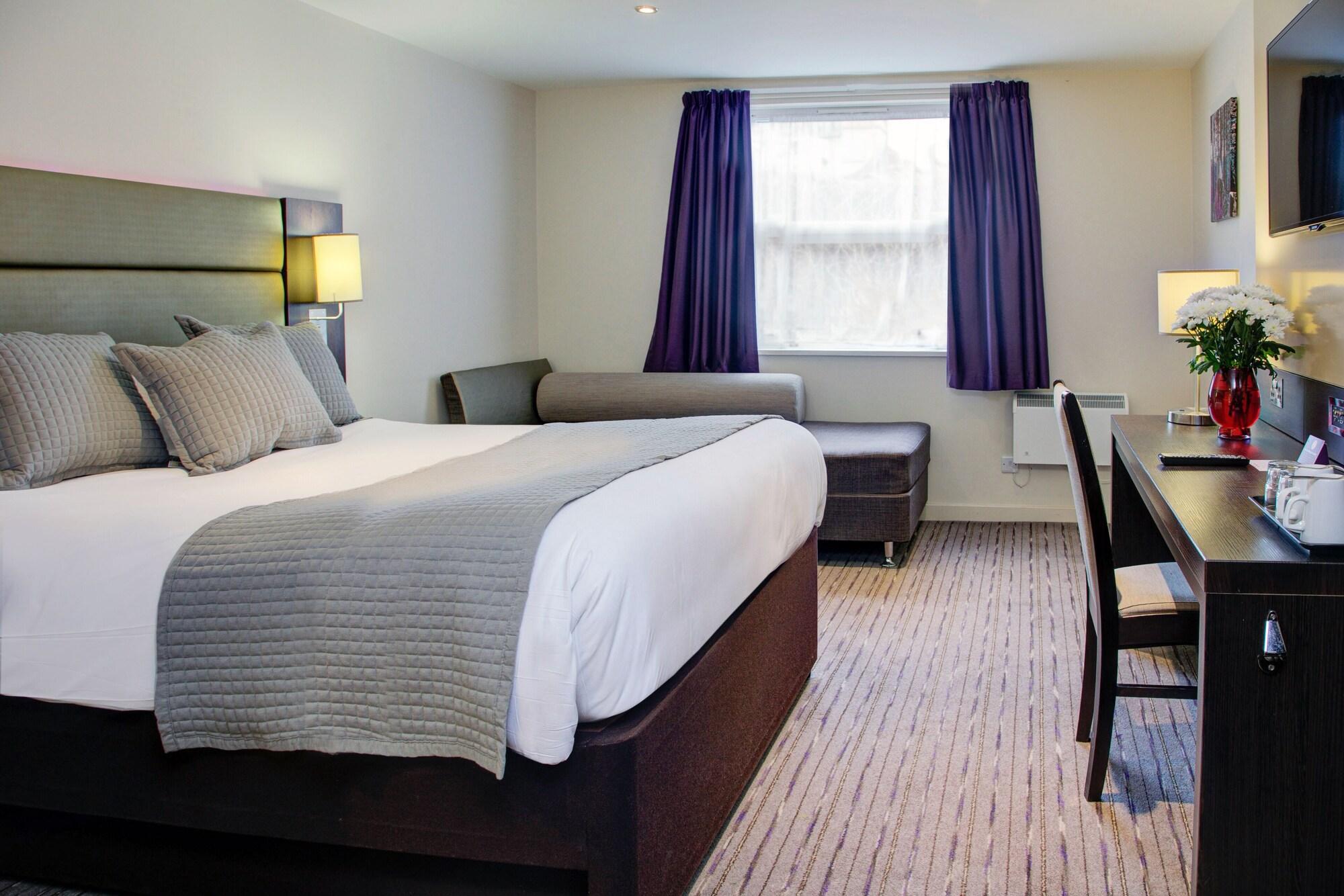 Premier Inn Huddersfield West Extérieur photo
