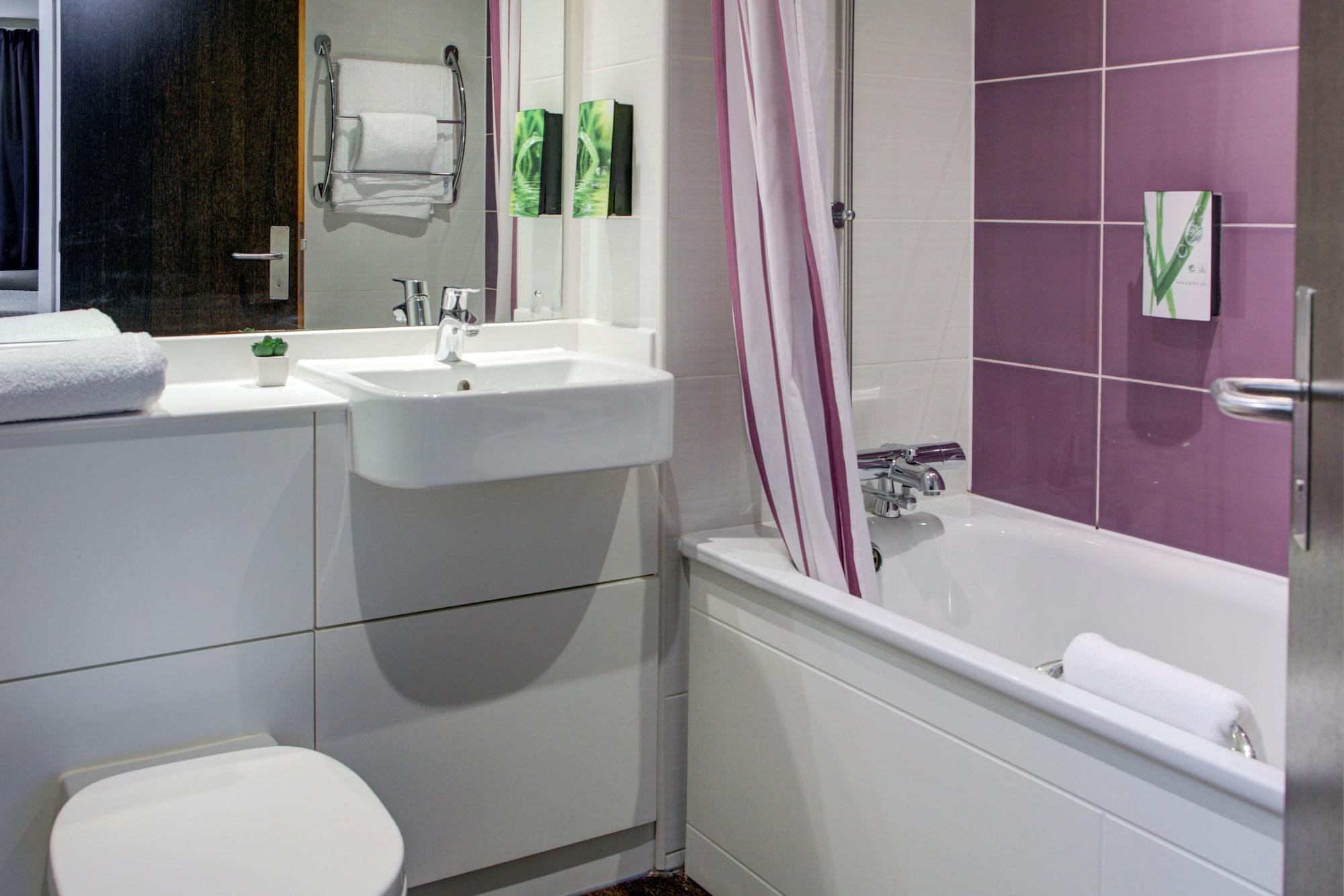 Premier Inn Huddersfield West Extérieur photo