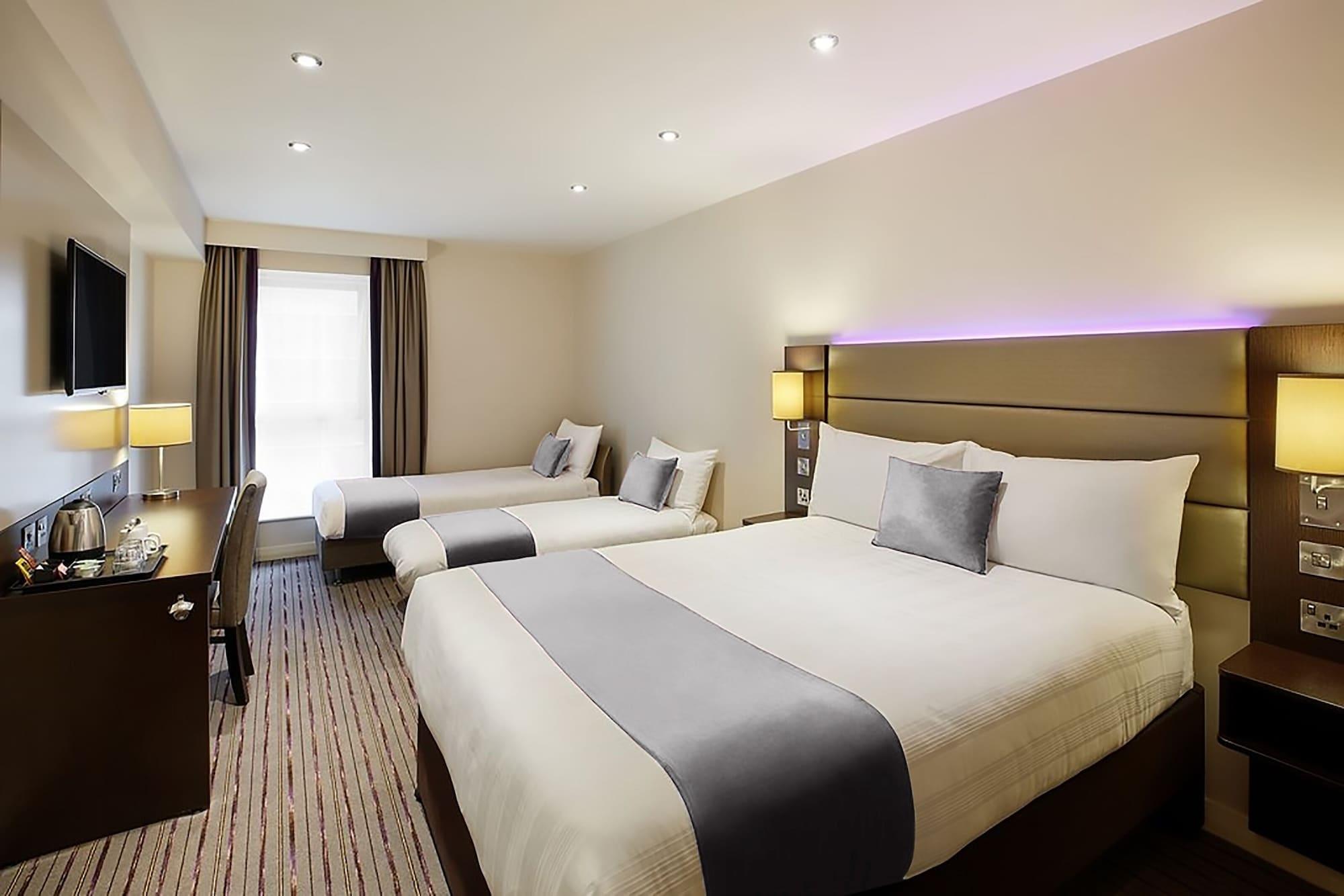 Premier Inn Huddersfield West Extérieur photo