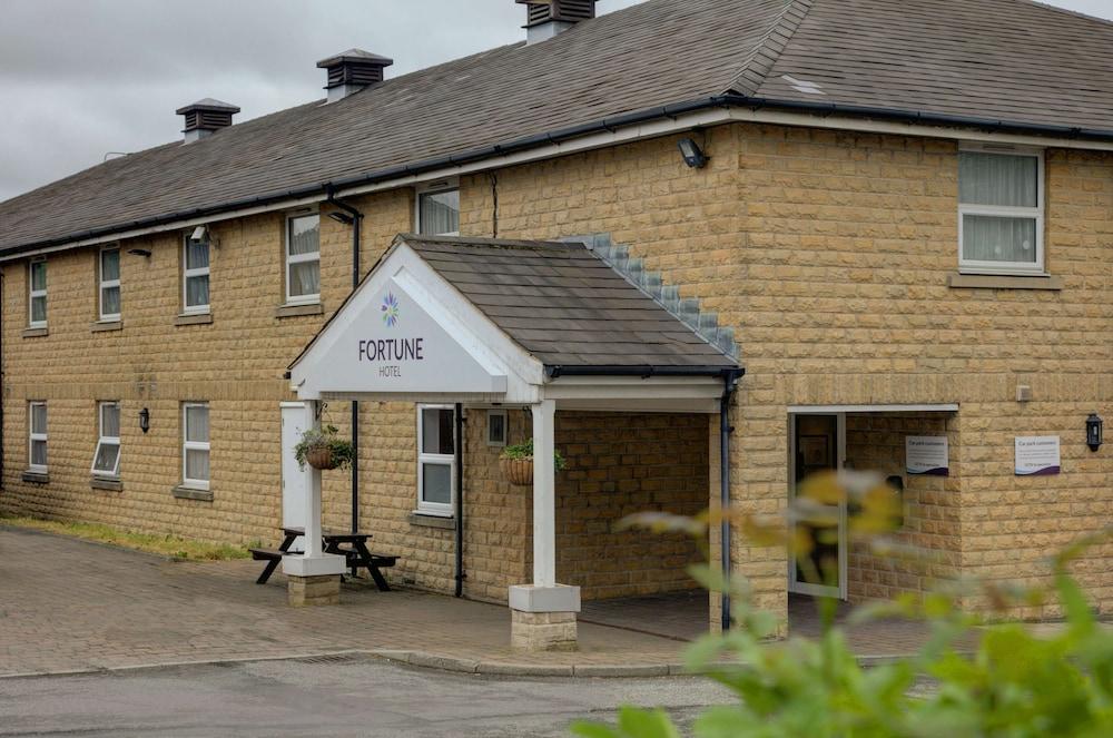 Premier Inn Huddersfield West Extérieur photo