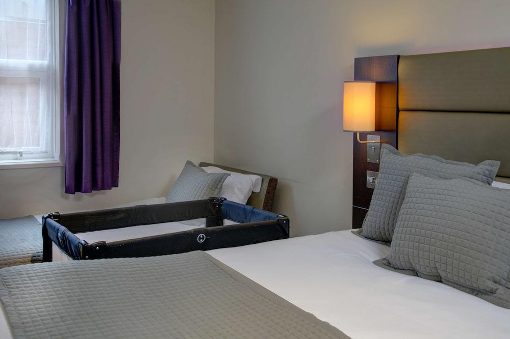 Premier Inn Huddersfield West Extérieur photo