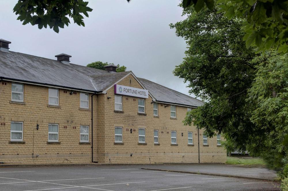 Premier Inn Huddersfield West Extérieur photo