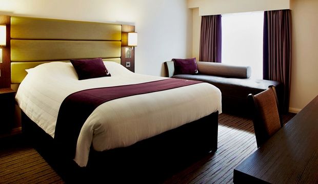Premier Inn Huddersfield West Extérieur photo